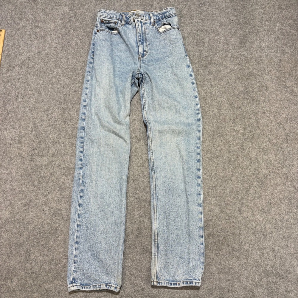 Abercrombie & Fitch The 90s Straight Ultra High Rise Jeans Light Wash 25 0R